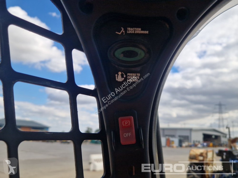 Shovel Bobcat S740