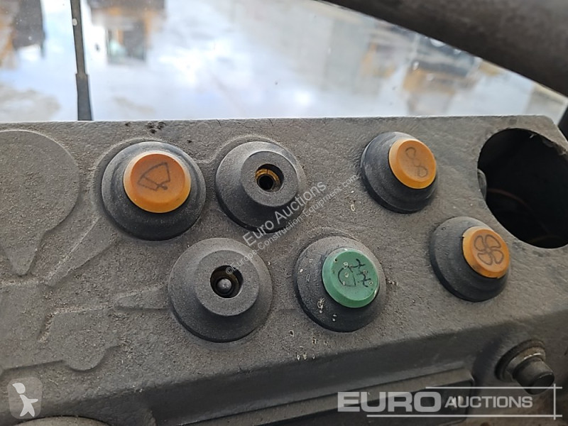 Nakladač JCB 420