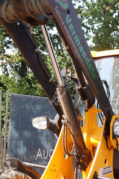 Nakladač JCB T4