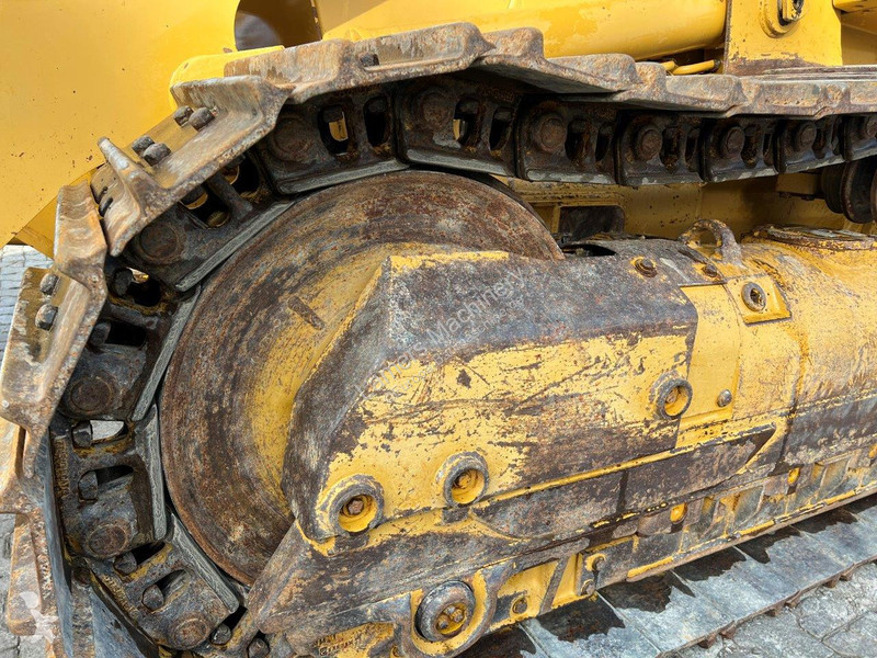Pá carregadora Caterpillar NVT