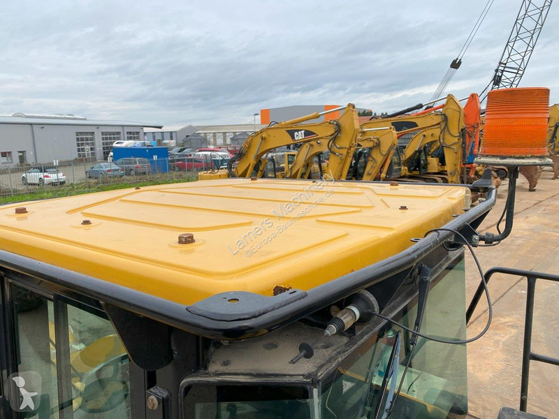 Shovel Caterpillar NVT
