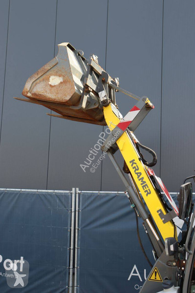 Shovel Yanmar 358