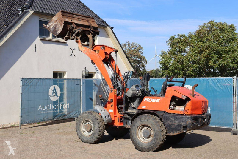 مُحمّلة Kubota R065