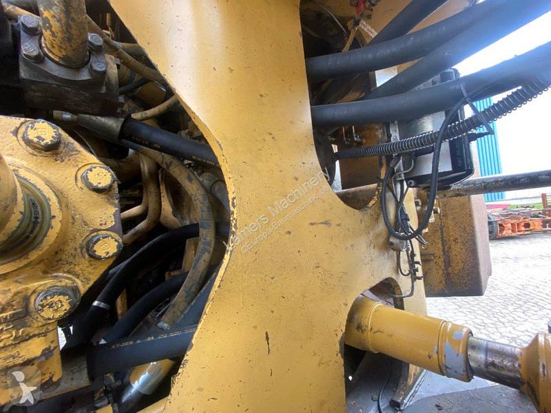Shovel Caterpillar NVT