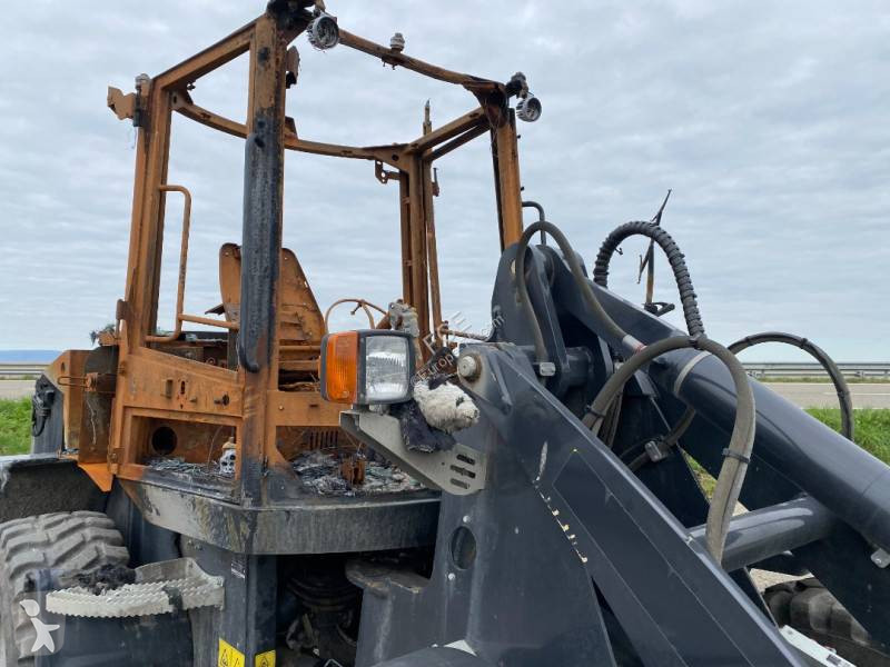مُحمّلة Yanmar V 100 / Certificat CE endommagée