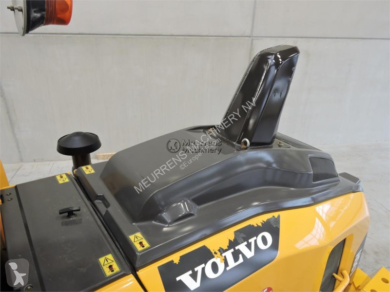 مُحمّلة Volvo New Bucket + Tyres