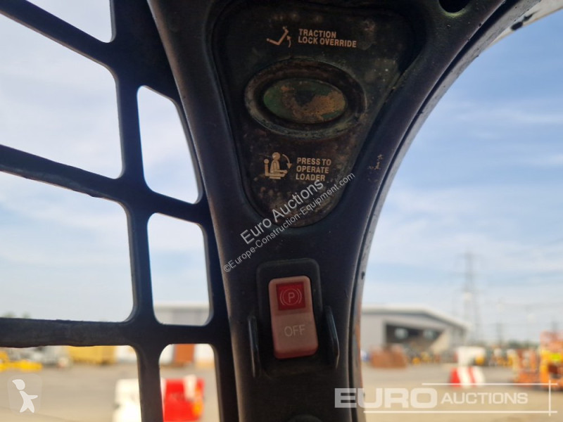 Shovel Bobcat T590