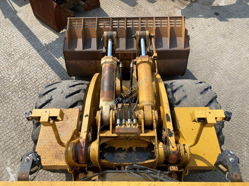 Shovel Caterpillar NVT