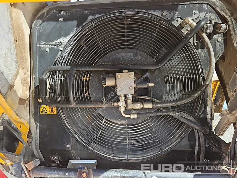 Nakladač JCB 437HT