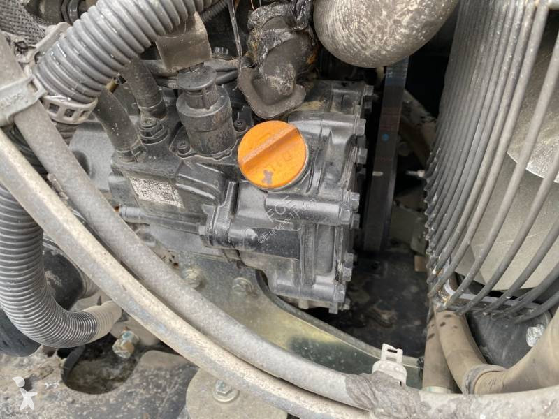 مُحمّلة Yanmar V 100 / Certificat CE endommagée
