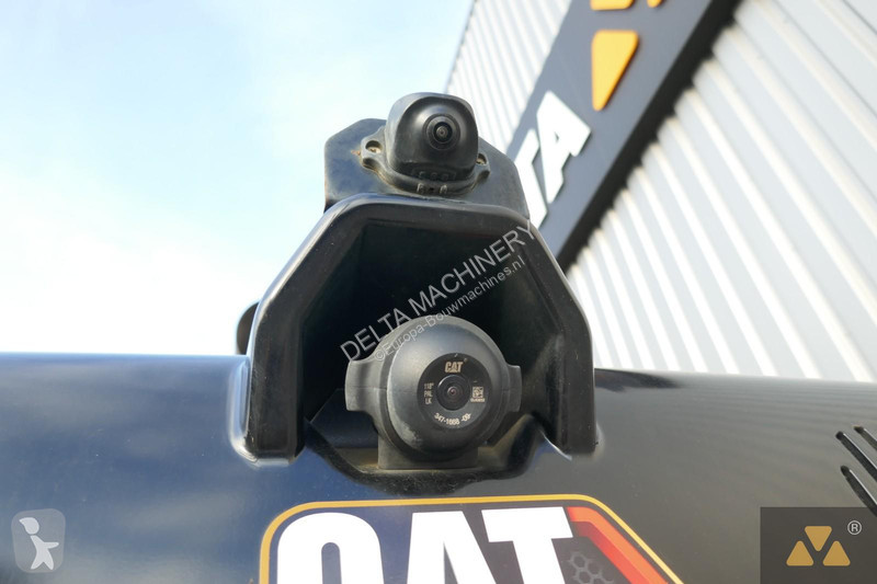 Nakladač Caterpillar M