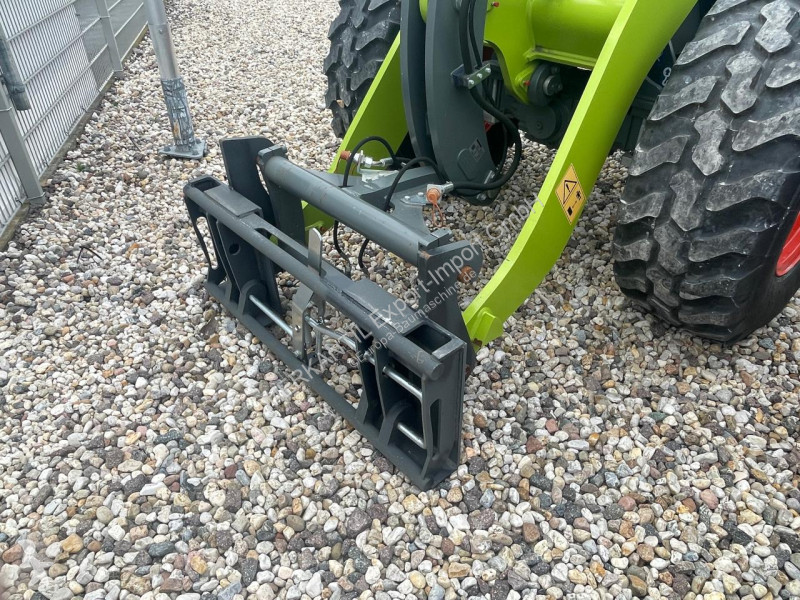 Shovel Claas  Torion 535