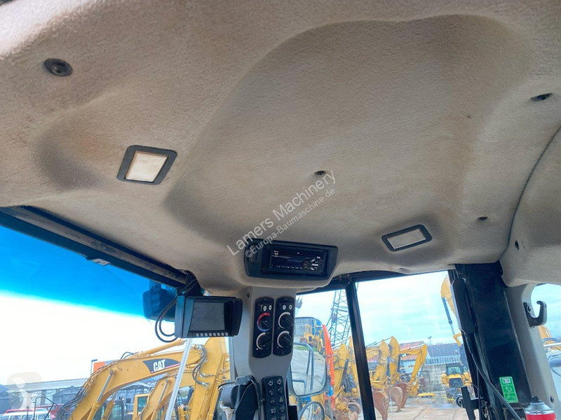 Shovel Caterpillar NVT