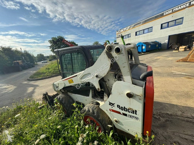 Shovel Bobcat 570