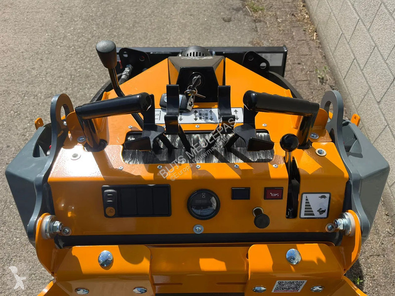 Pala Giant GS 800 G Benzine skid schranklader