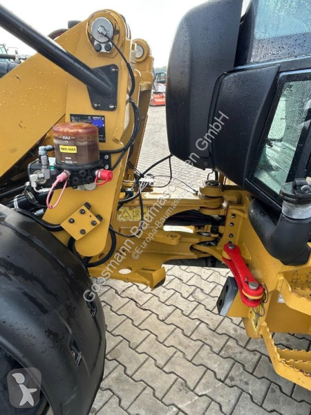 Nakladač Caterpillar 907 M