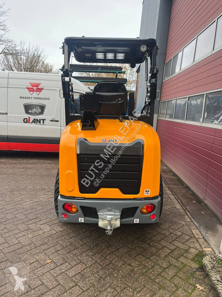 Nakladač Giant G2700 HD+