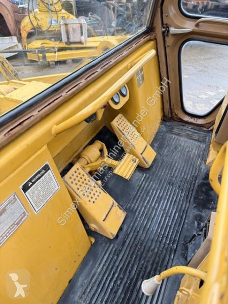 Nakladač Caterpillar 943