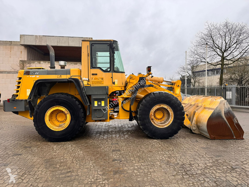 Nakladač Komatsu 3