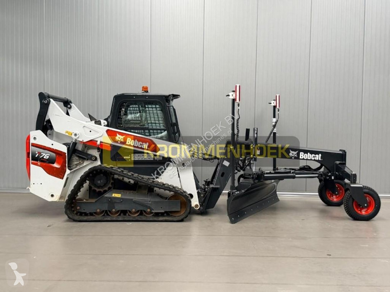 مُحمّلة Bobcat T 76 + Laser Grader 244 cm