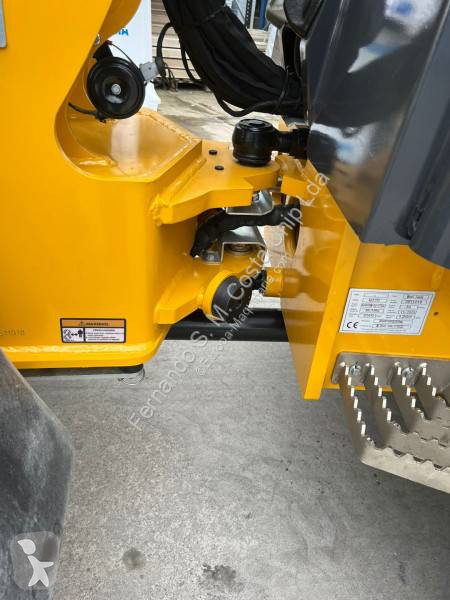 Фронтальный погрузчик Kubota H220 0.5m3