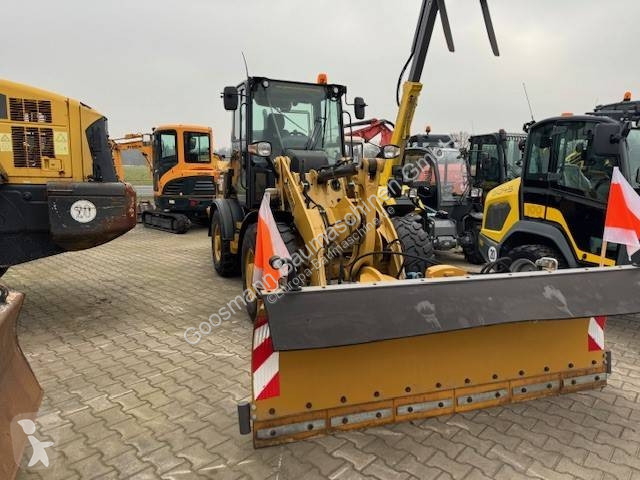 Nakladač Caterpillar 907 M