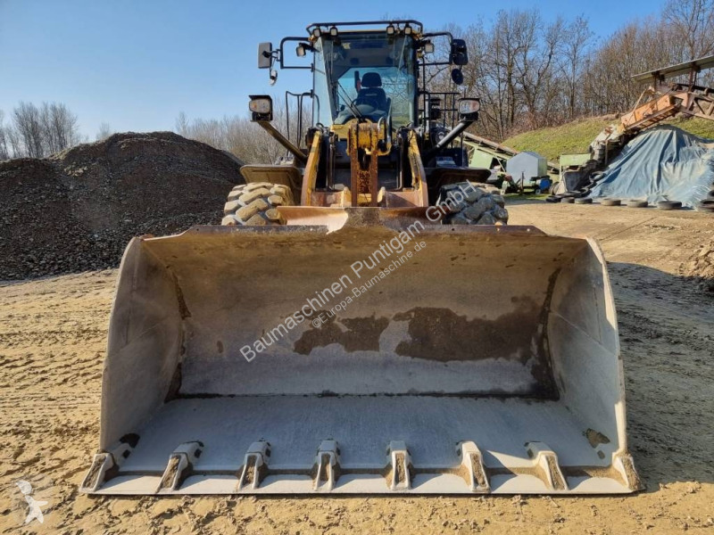 مُحمّلة Komatsu 3808