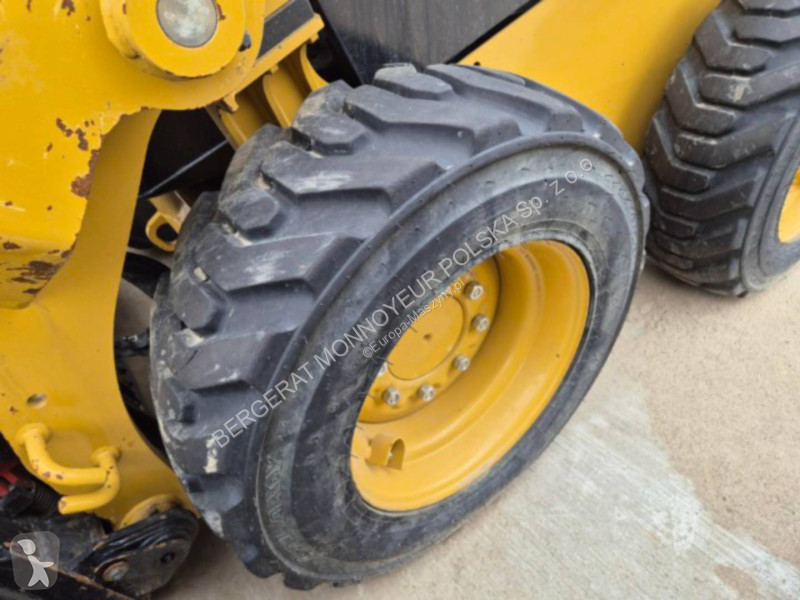 Nakladač Caterpillar 232D3