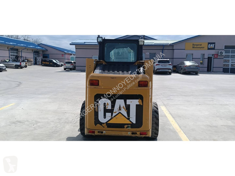 Nakladač Caterpillar 216B3