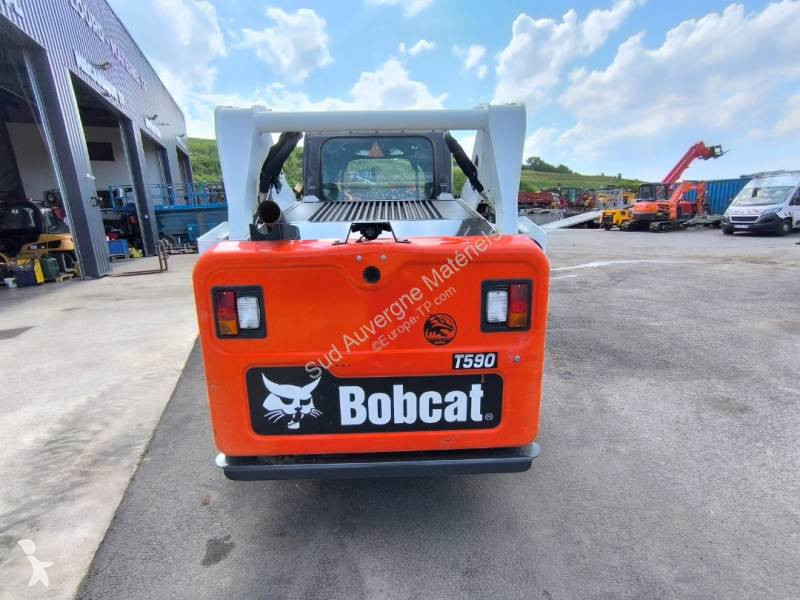 مُحمّلة Bobcat T590 Fourches et Godet inclus