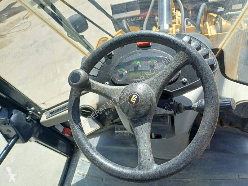 Nakladač Caterpillar 918M