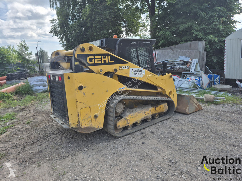 Nakladač Gehl VT320