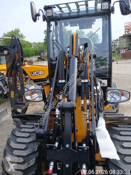 Nakladač JCB N-