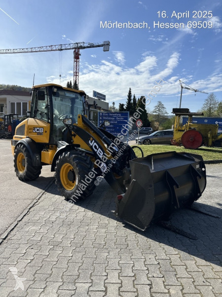 Nakladač JCB
