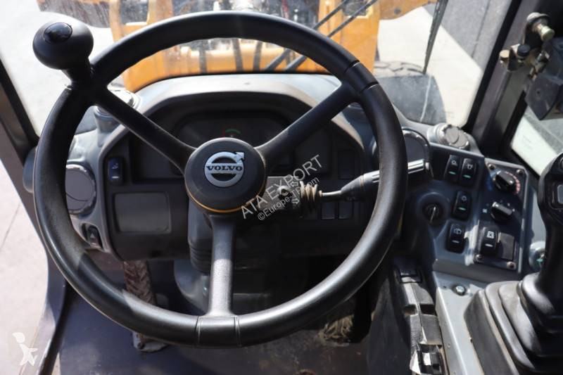 Nakladač Volvo L 28 F