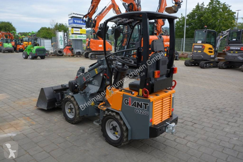 Nakladač Giant G 1200