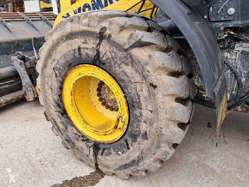 مُحمّلة Komatsu 8 High Lift