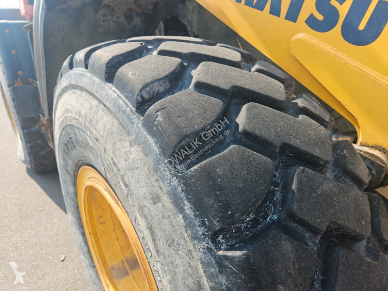 مُحمّلة Komatsu WA 200-7 Radlader