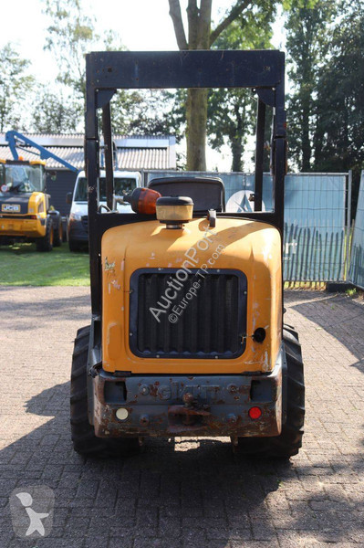 Nakladač Giant V452T