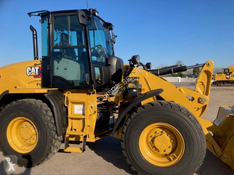 Nakladač Caterpillar 910