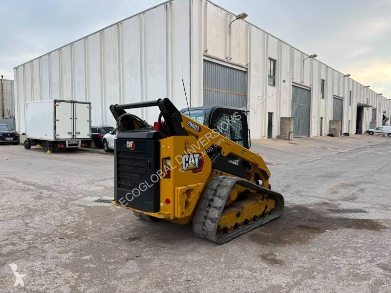 Фронтальный погрузчик Caterpillar 3