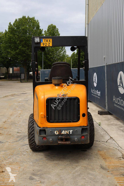 Chargeuse Giant V452T