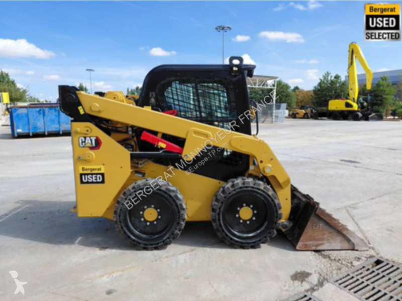 Товарач Caterpillar 232D3