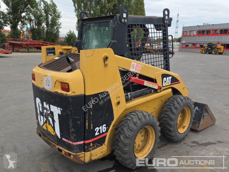 Товарач Caterpillar 216