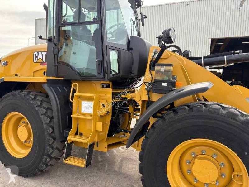 Chargeuse Caterpillar 910