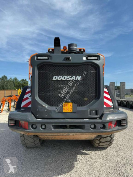 Chargeuse Doosan DL320-7