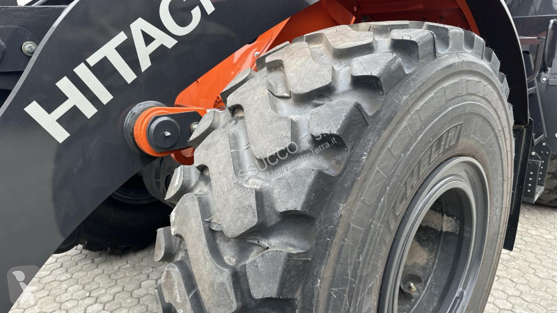 Chargeuse Hitachi 7