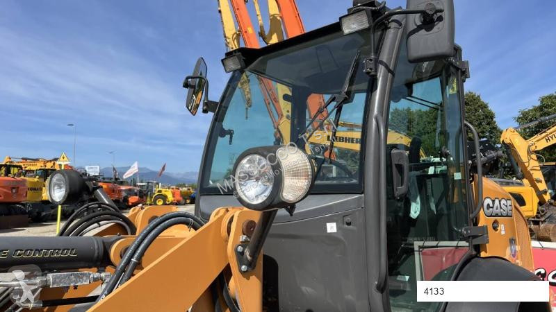 Shovel Case 221F 4x4