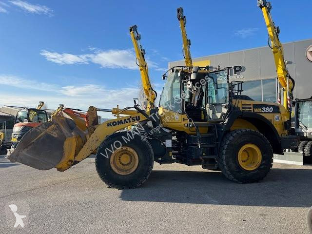مُحمّلة Komatsu WA380-8