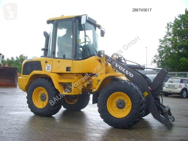 مُحمّلة Volvo L 30 MIETE / RENTAL